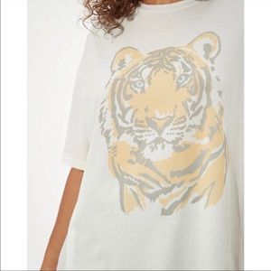 American Eagle Tiger Oversized T Shirt Size XS S LIKE NEW